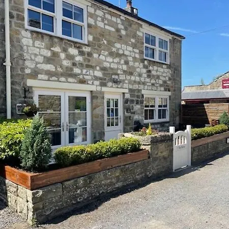 Cheerful 2 Bed With Indoor Fireplace Masham
