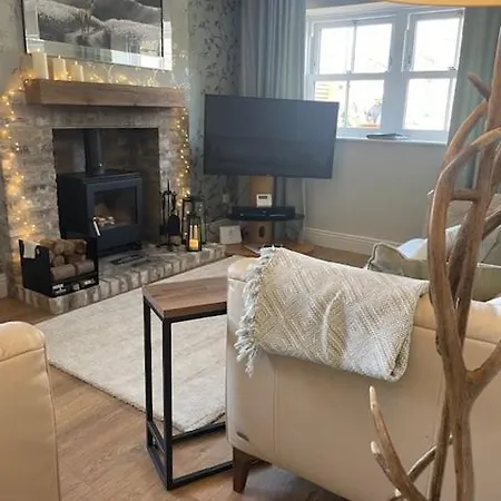 Hébergement de vacances Cheerful 2 Bed With Indoor Fireplace *