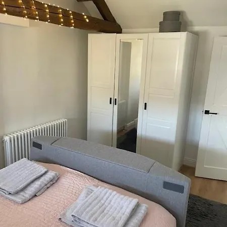 Hébergement de vacances Cheerful 2 Bed With Indoor Fireplace