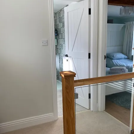 Cheerful 2 Bed With Indoor Fireplace Masham