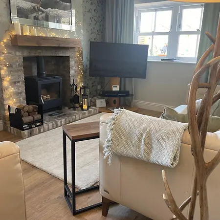 Cheerful 2 Bed With Indoor Fireplace Holiday home